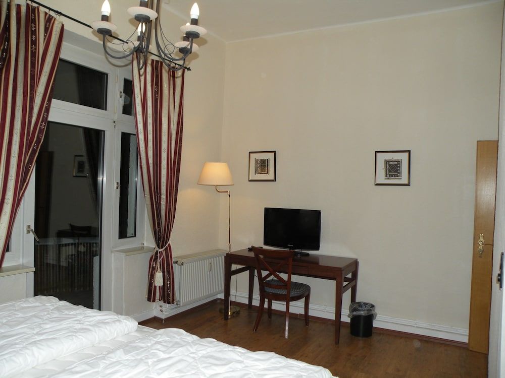 Hostel Goslar Deluxe Double Room, 1 Double Bed, Private Bathroom, Garden View 3