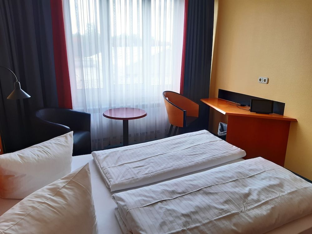 Good Morning+ Leipzig Good Morning Double Room With Air Condition 2