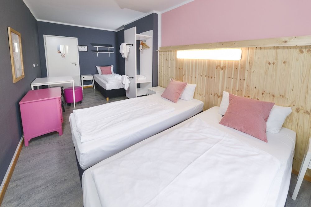 Old Town Hostel Berlin Triple Room, Shared Bathroom 4