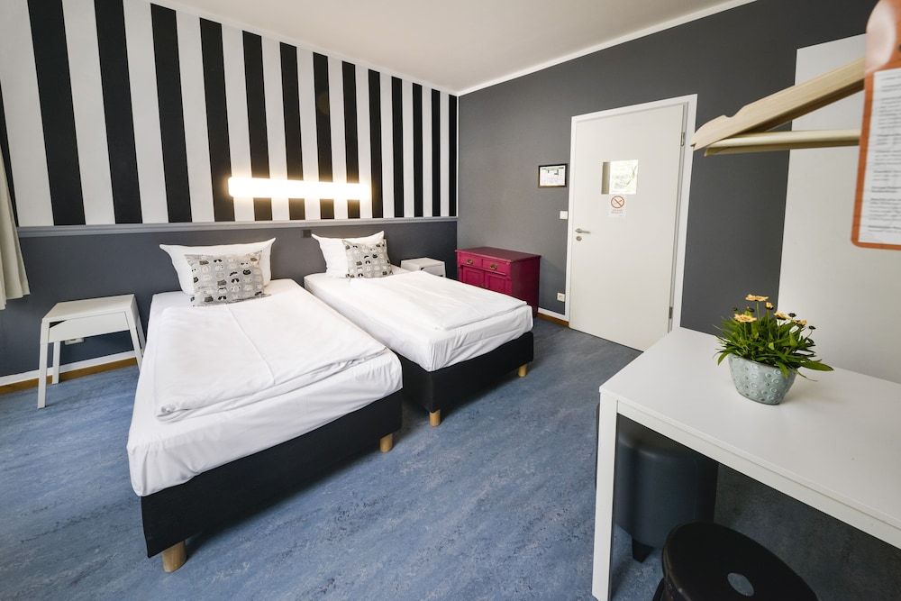 Old Town Hostel Berlin Double Room, Shared Bathroom 7