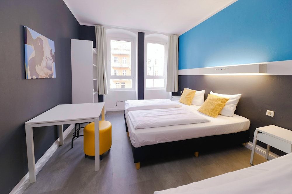 Old Town Hostel Berlin Triple Room, Shared Bathroom 17