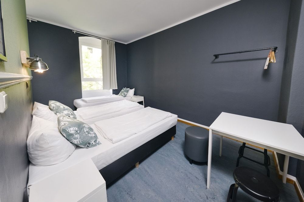 Old Town Hostel Berlin Triple Room, Shared Bathroom 11