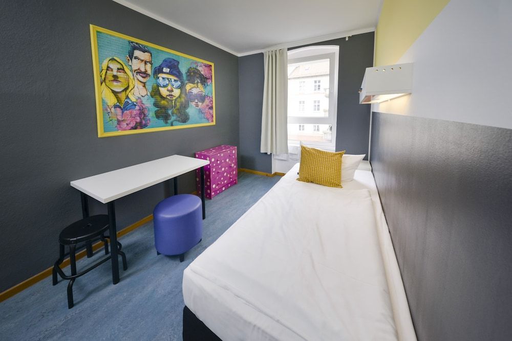 Old Town Hostel Berlin Single Room, Shared Bathroom 3