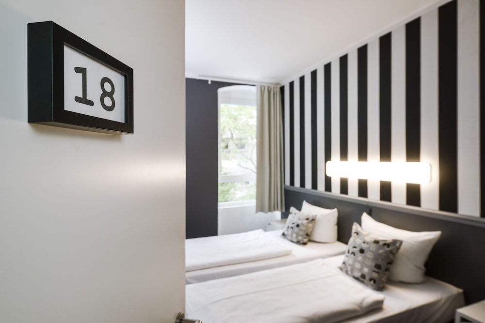 Old Town Hostel Berlin Double Room, Shared Bathroom 12