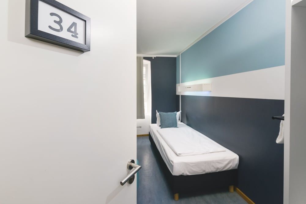 Old Town Hostel Berlin Single Room, Shared Bathroom 2