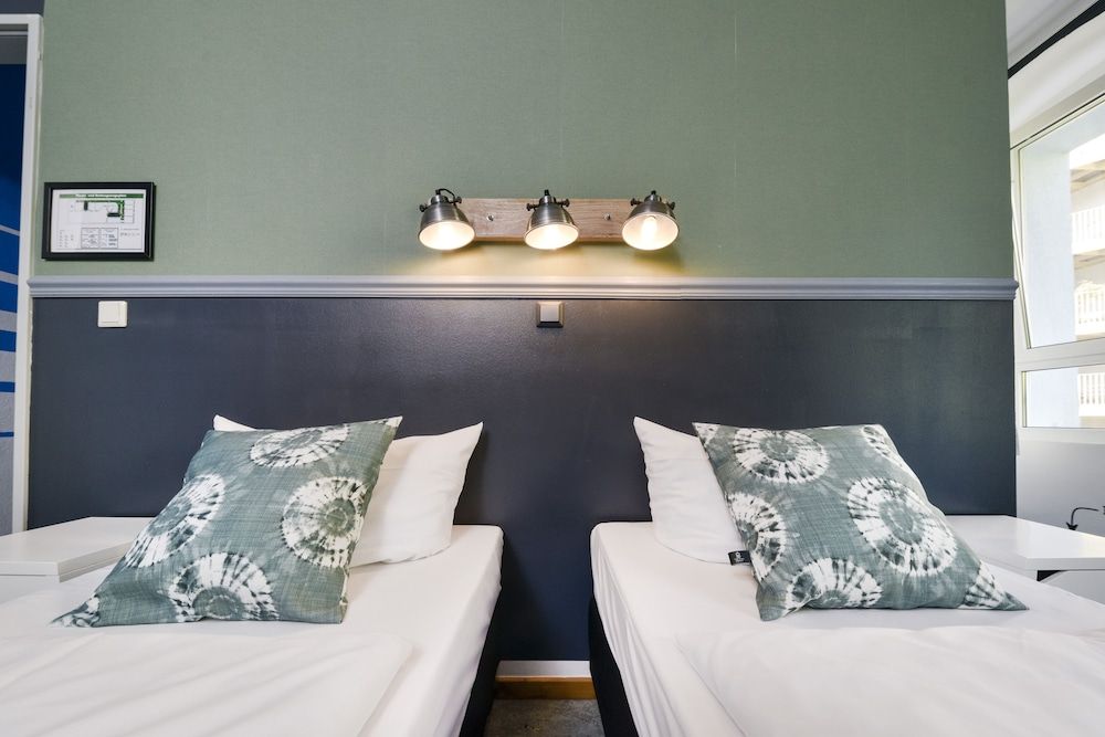 Old Town Hostel Berlin Triple Room, Shared Bathroom 12