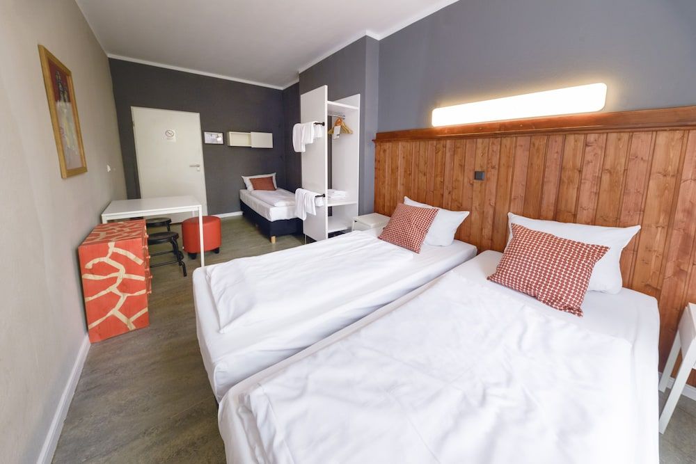 Old Town Hostel Berlin Triple Room, Shared Bathroom 13