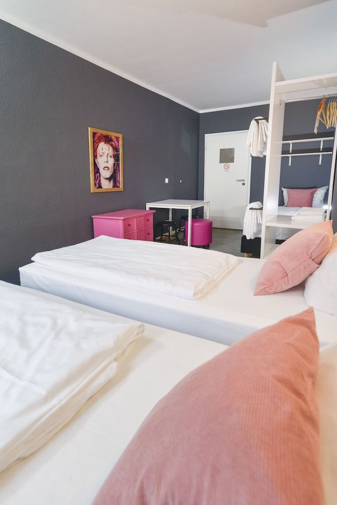 Old Town Hostel Berlin Triple Room, Shared Bathroom 3