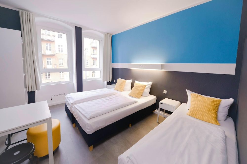 Old Town Hostel Berlin Triple Room, Shared Bathroom 16