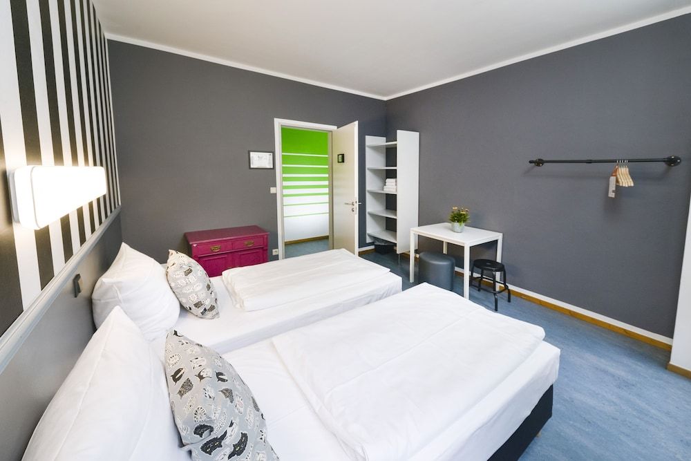 Old Town Hostel Berlin Double Room, Shared Bathroom 8