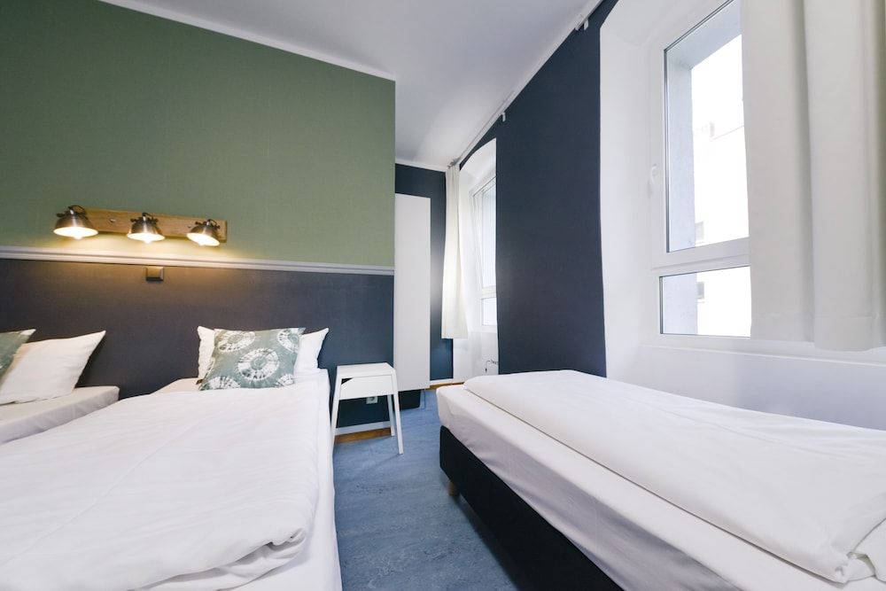 Old Town Hostel Berlin Triple Room, Shared Bathroom 7