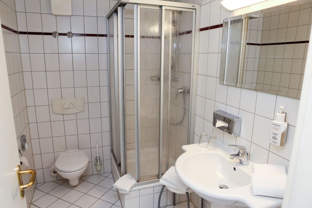 Hotel Kaiserhof Standard Double Room Single Use 3