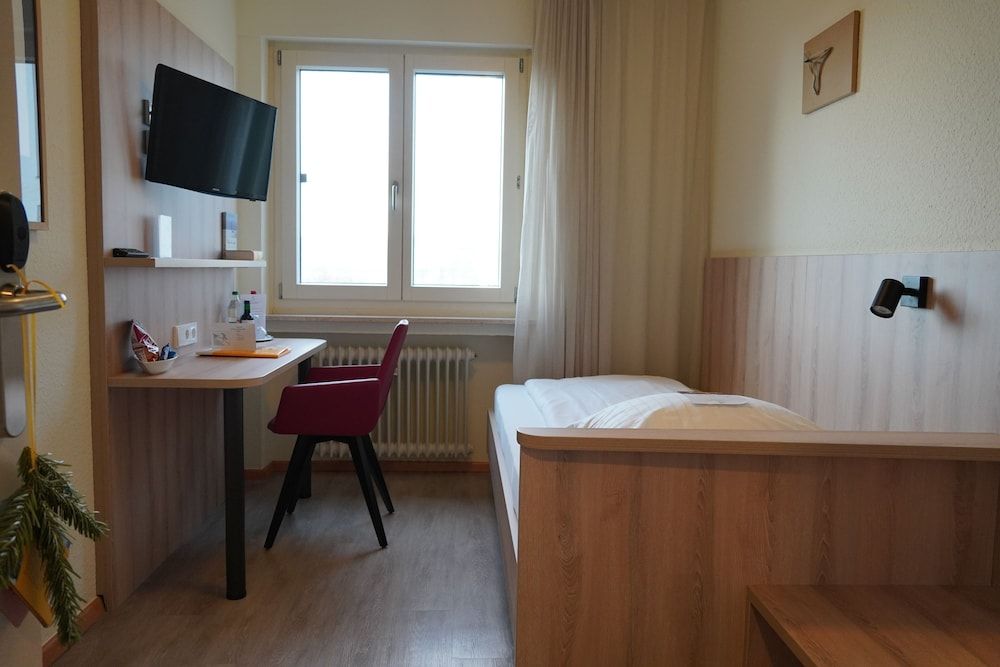 Hotel St. Elisabeth Single Room, Shared Bathroom