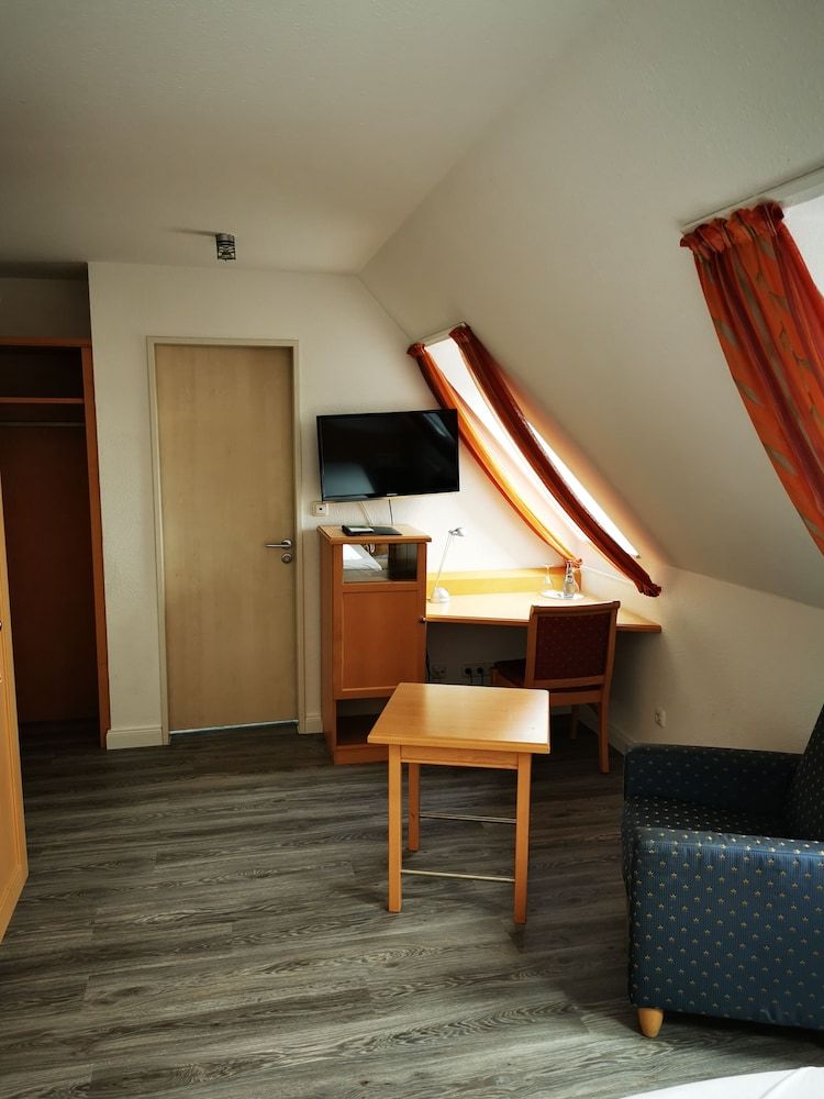 Etzhorner Krug Traditional Twin Room 4