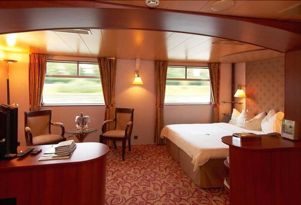 undefined KNM MS Switzerland II - Frankfurt 6