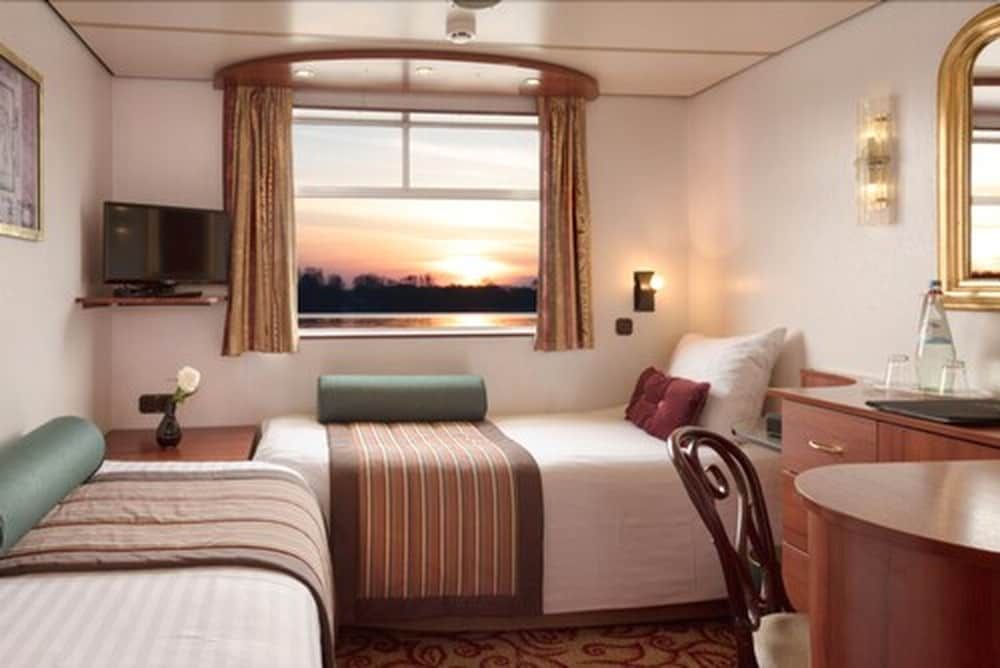 undefined KNM MS Switzerland II - Frankfurt 3