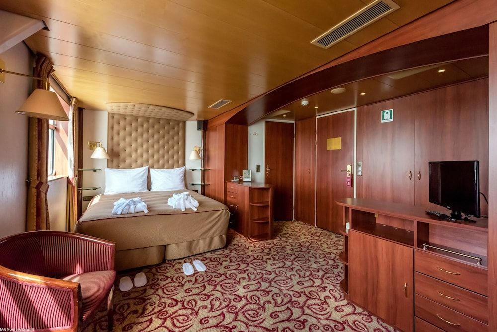 undefined KNM MS Switzerland II - Frankfurt 5