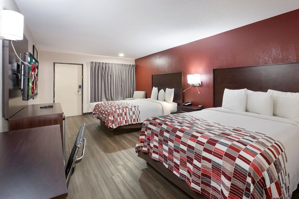 Deluxe Room, 2 Queen Beds, Smoking