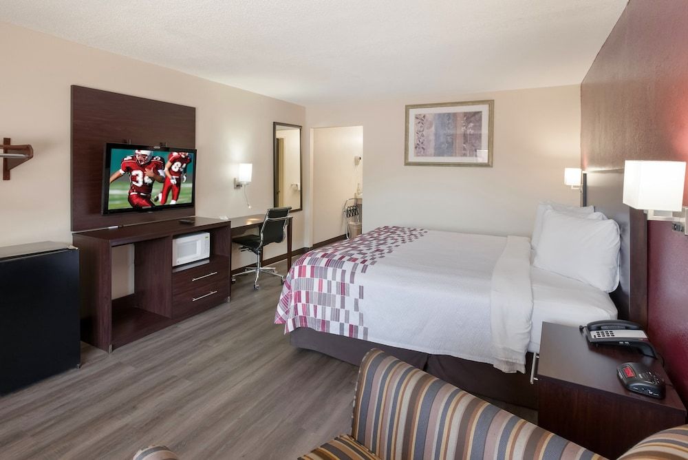 Superior Room, 1 King Bed, Accessible, Non Smoking (Roll-In Shower)