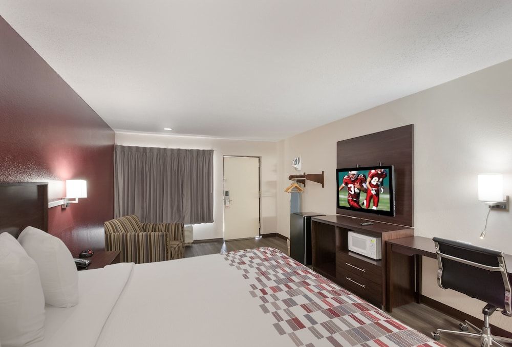 Superior Room, 1 King Bed, Accessible, Non Smoking (Roll-In Shower)