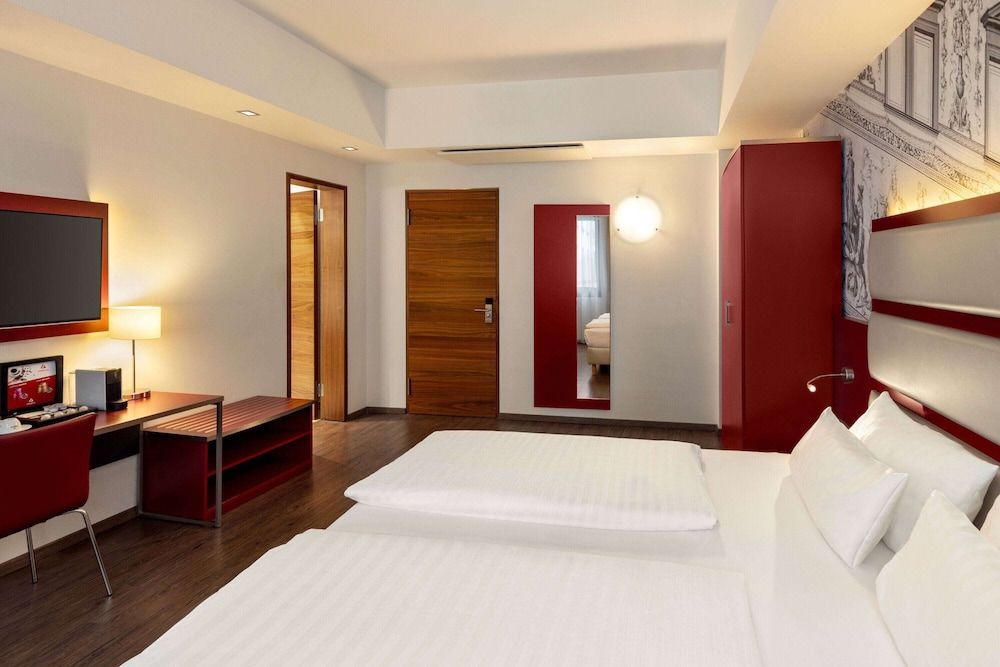 Amedia Plaza Dresden, Trademark Collection by Wyndham Comfort Room, Accessible 3