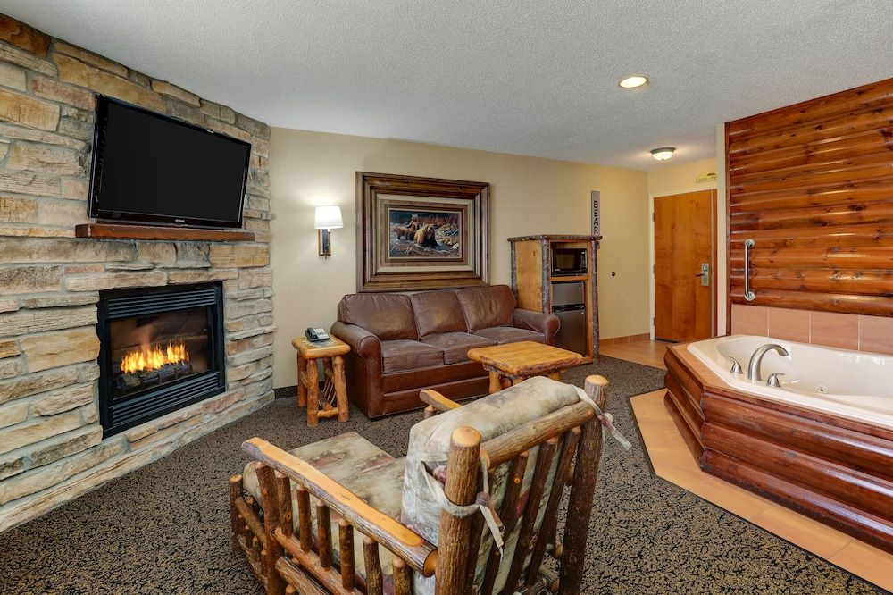 Stoney Creek Inn Galena Theme Suite with Whirlpool 3