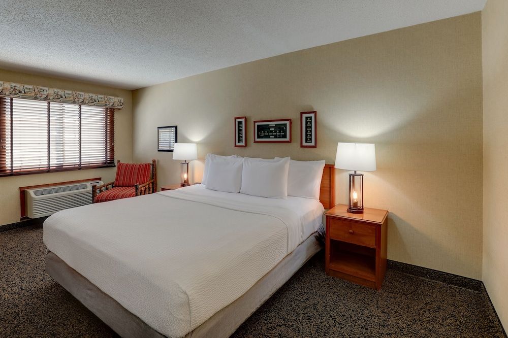 Stoney Creek Inn Galena Deluxe Room, 1 King Bed, Non Smoking 3