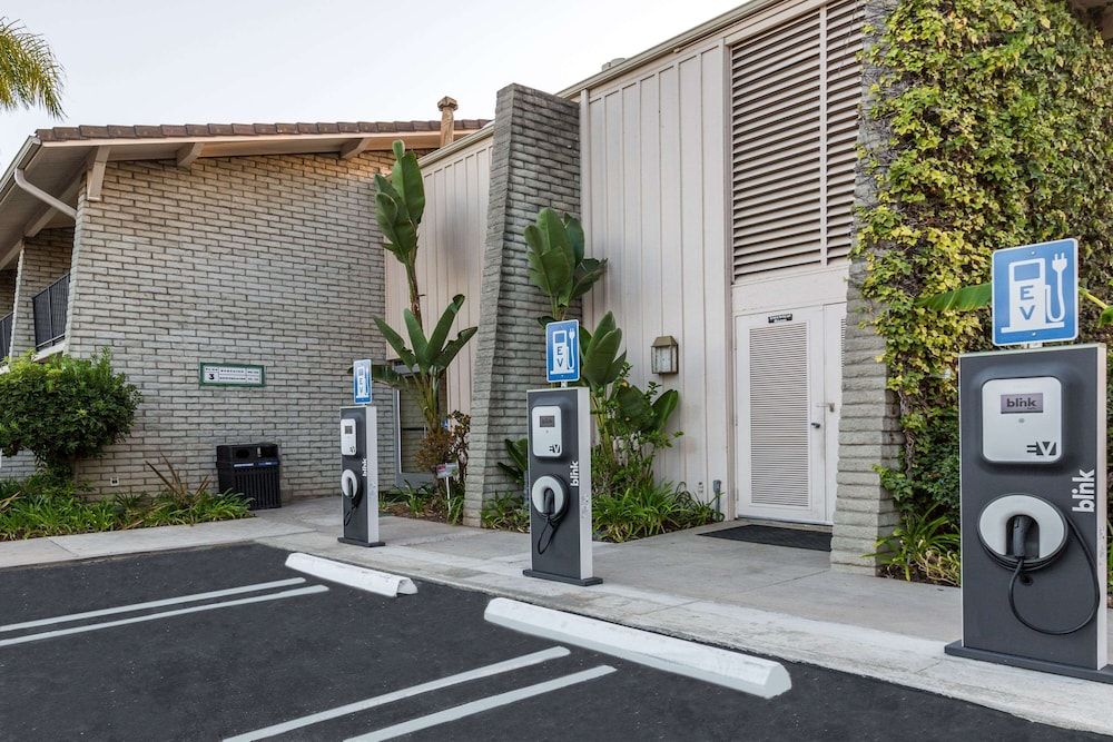 undefined Ramada by Wyndham Santa Barbara 3