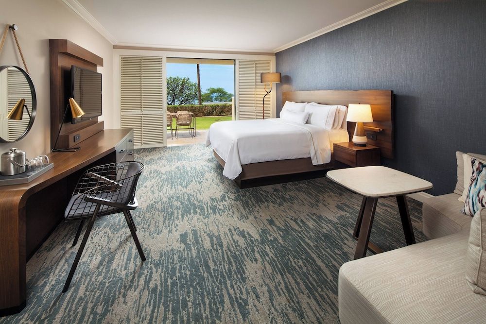 Guest Room, 1 King, Partial Ocean View