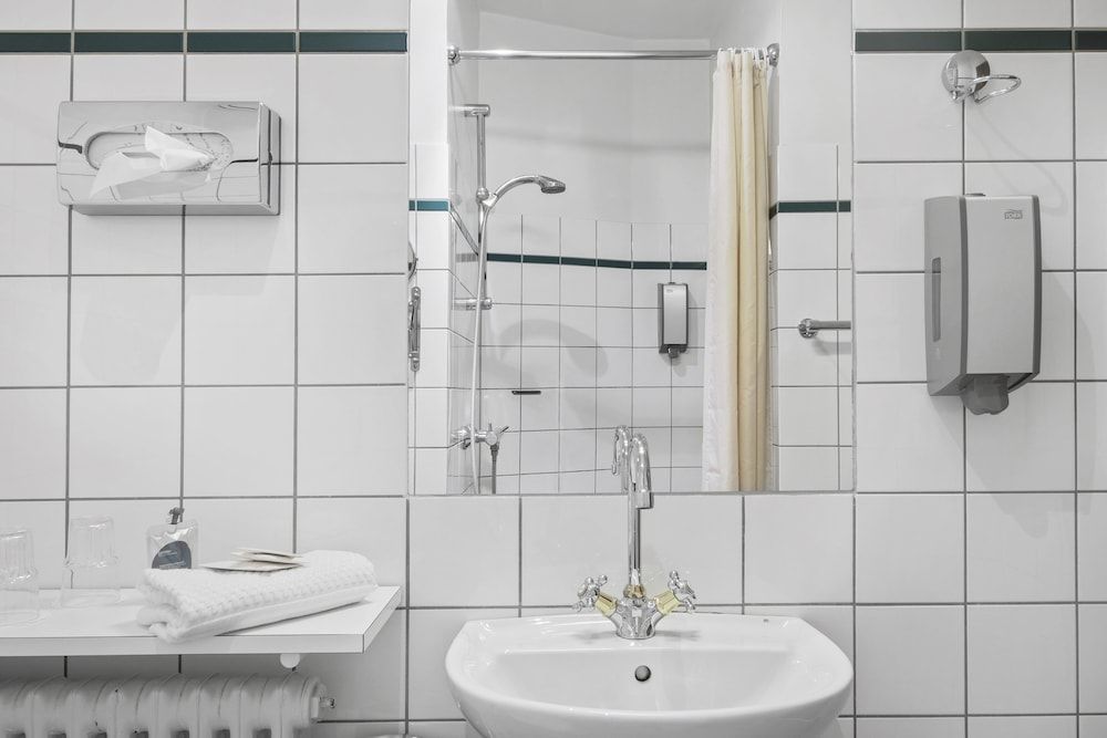 Gl. Skovridergaard Standard queen room 5