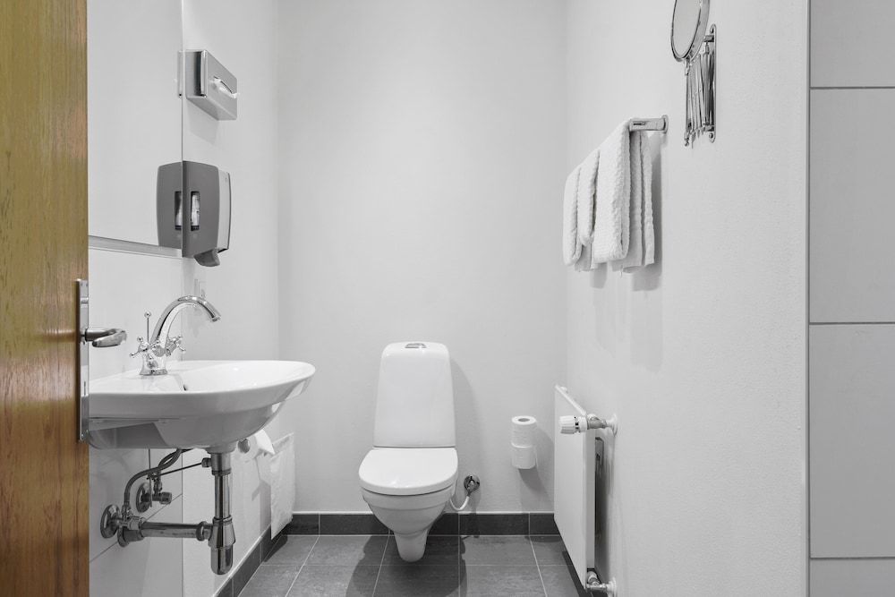 Gl. Skovridergaard Standard queen room 6