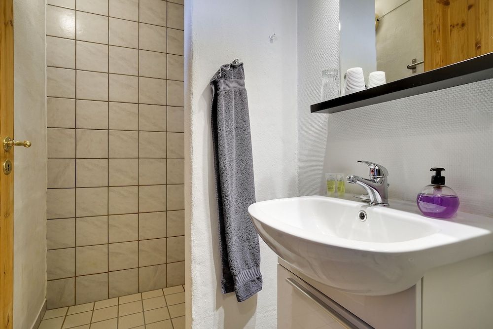 Motel Herning Basic Triple Room, 3 Twin Beds, Shared Bathroom 3