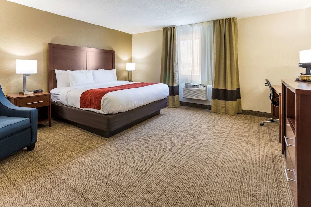 Suite, 1 King Bed, Non Smoking