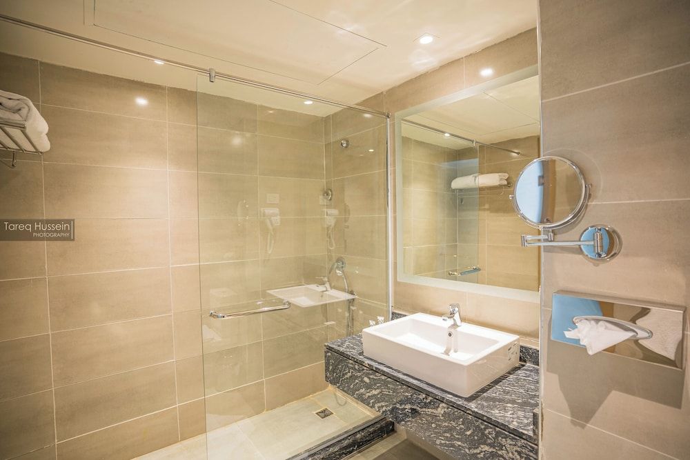 Pyramisa Beach Resort, Hurghada - Sahl Hasheesh Deluxe Pool or Side Sea View 6