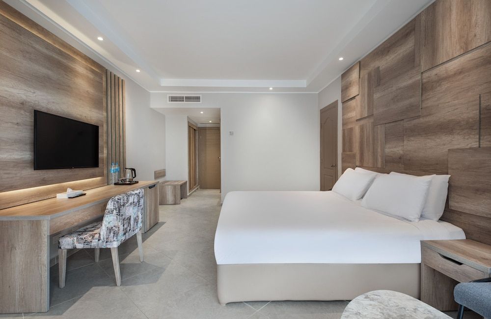 Pyramisa Beach Resort, Hurghada - Sahl Hasheesh Deluxe Pool or Side Sea View