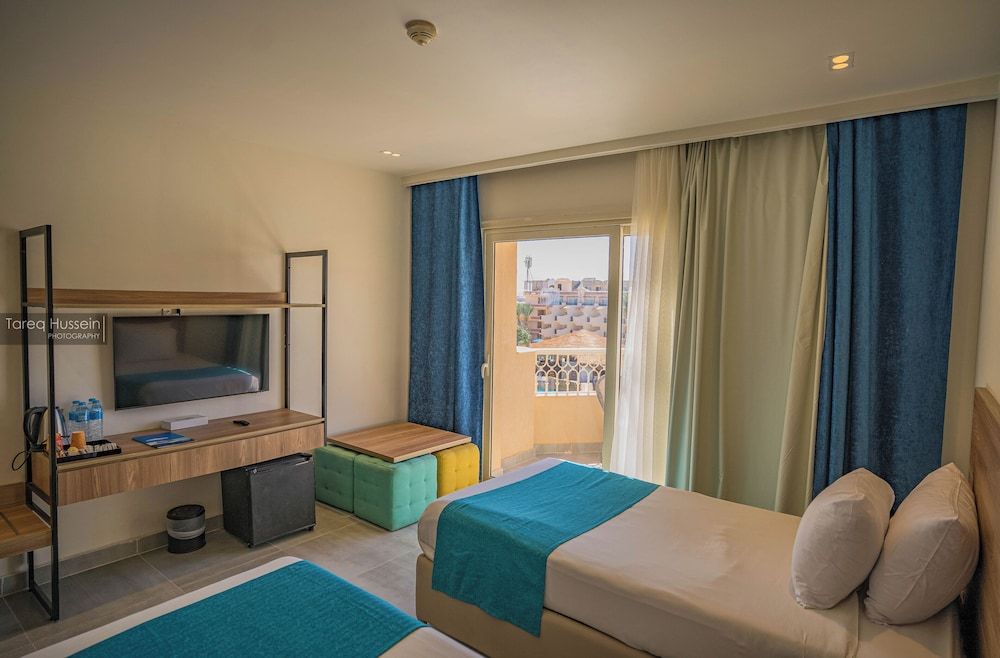 Pyramisa Beach Resort, Hurghada - Sahl Hasheesh Deluxe Pool or Side Sea View 3