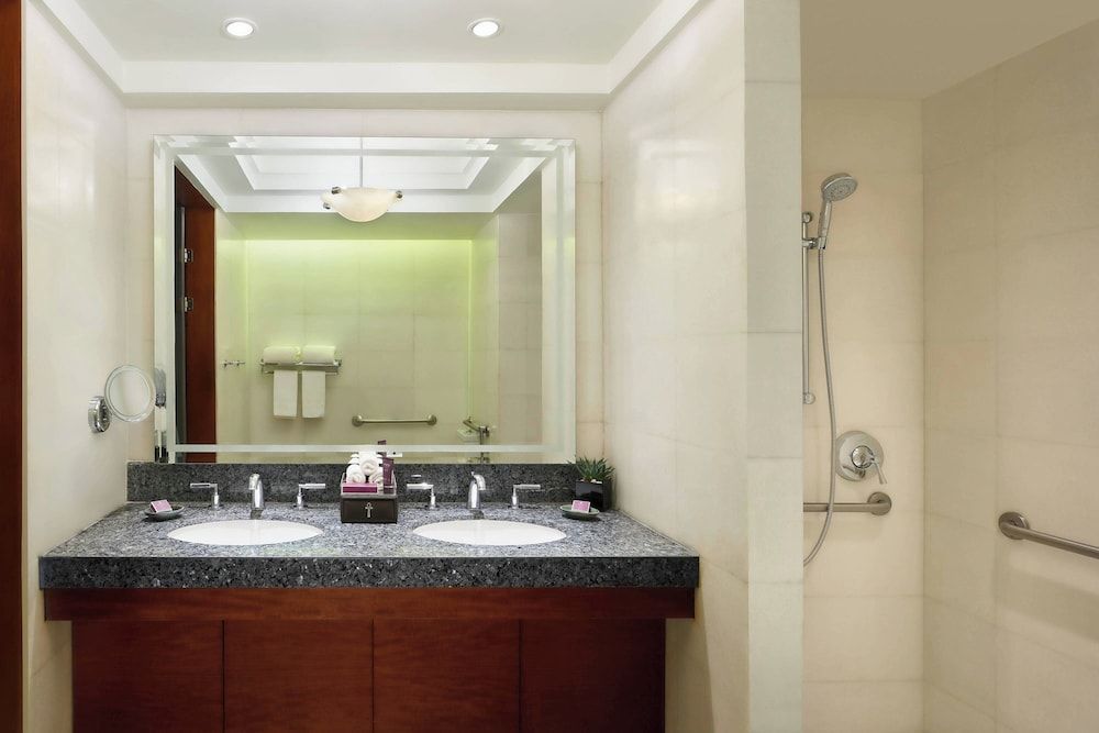 The Nile Ritz-Carlton, Cairo Deluxe Room, 2 Double Beds 5