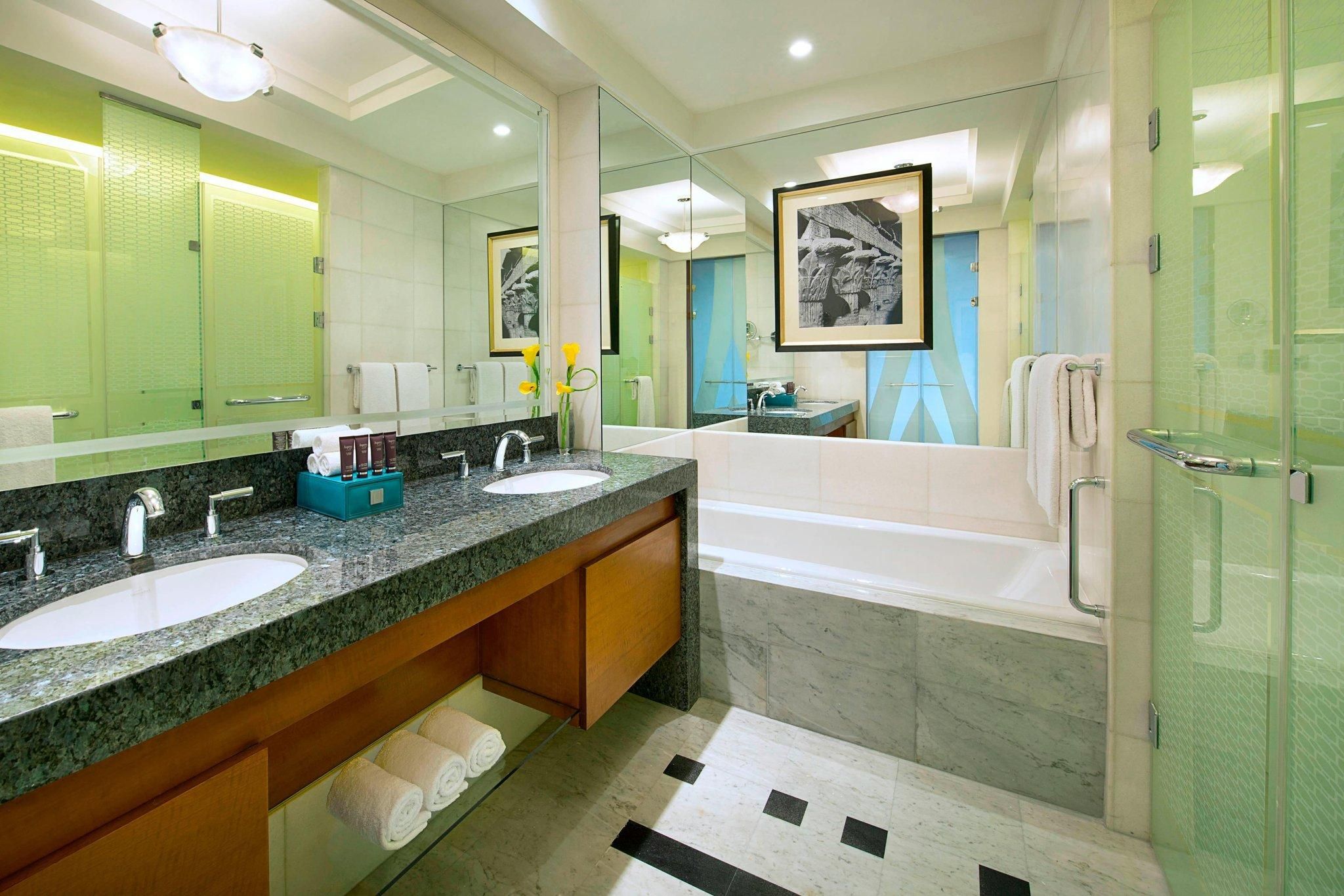 Deluxe Guest room, 2 Double, Nile view