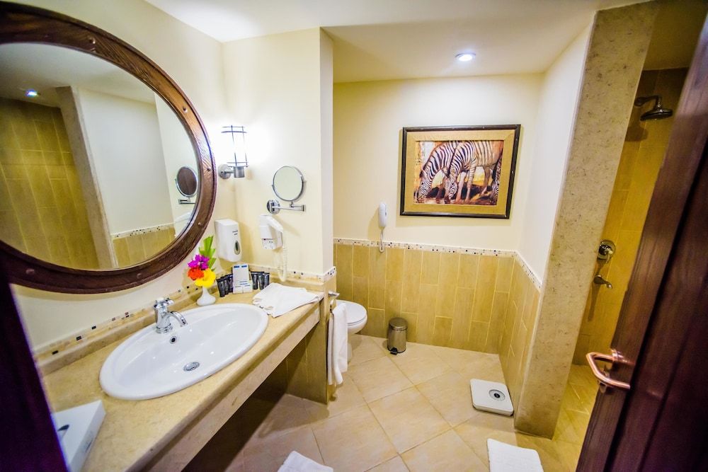 Carols Beau Rivage Hotel Executive Suite, 2 Bedrooms 5