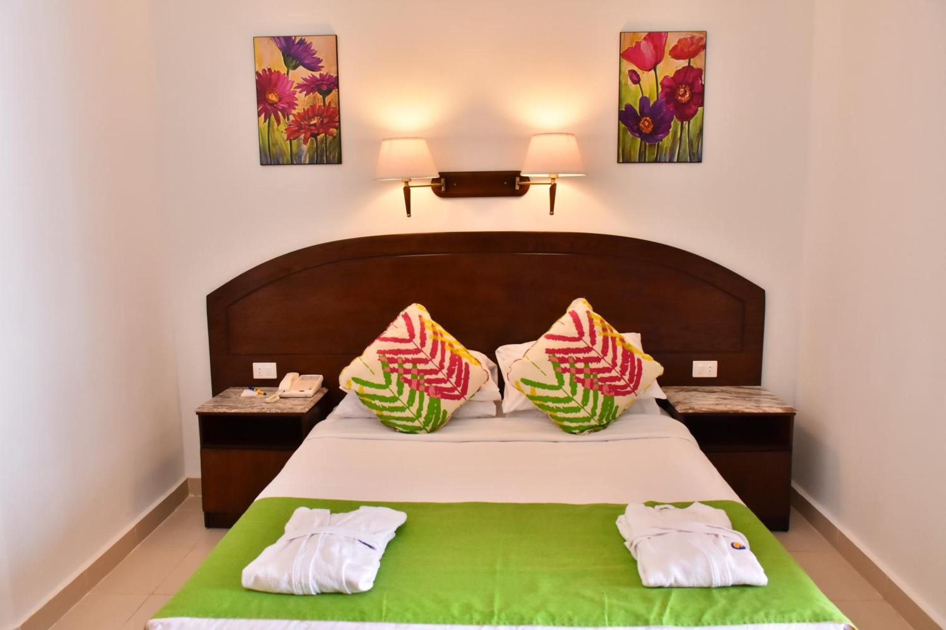 Deluxe Double Room with Side Sea View