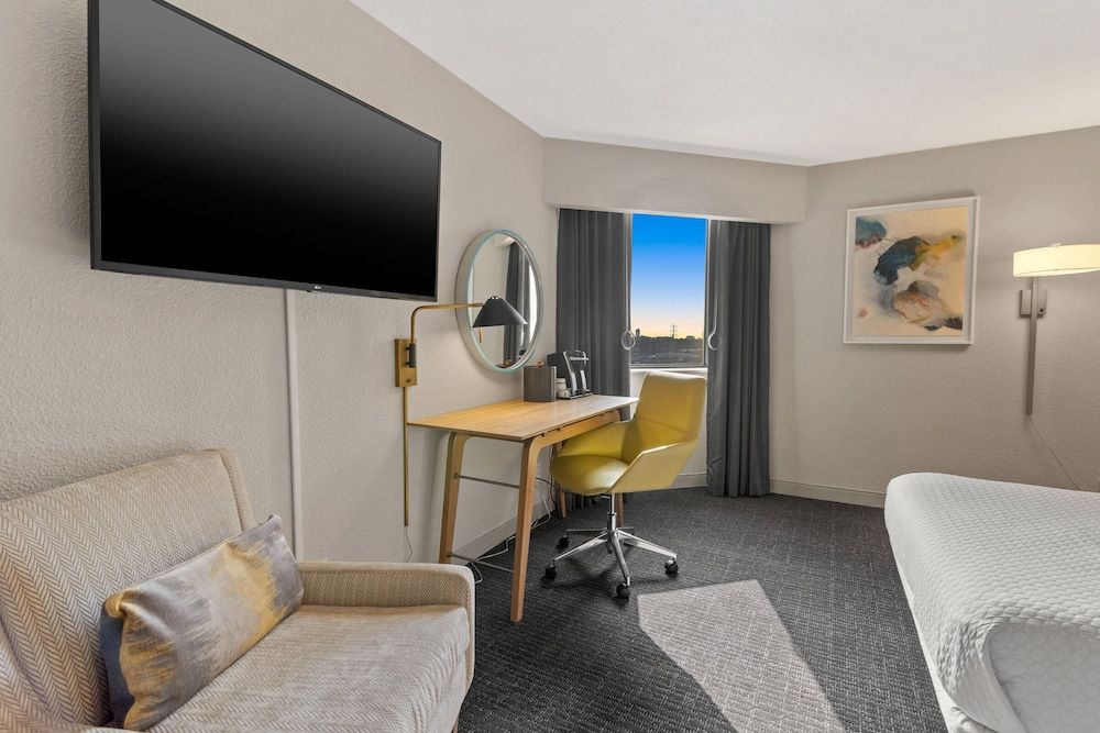 Crowne Plaza Houston Med Ctr-Galleria Area by IHG Standard Room 6