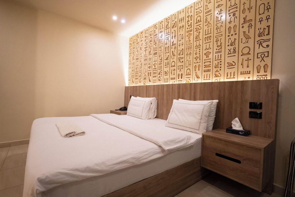 Great Pyramid Inn Standard Double or Twin Room with window 2