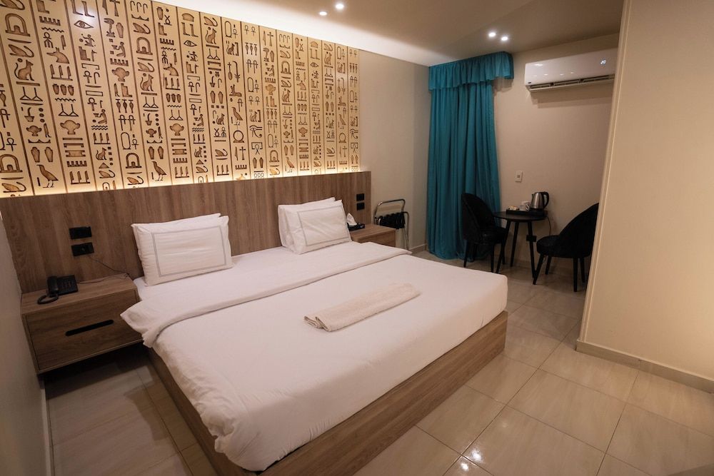 Great Pyramid Inn Standard Double or Twin Room with window 3