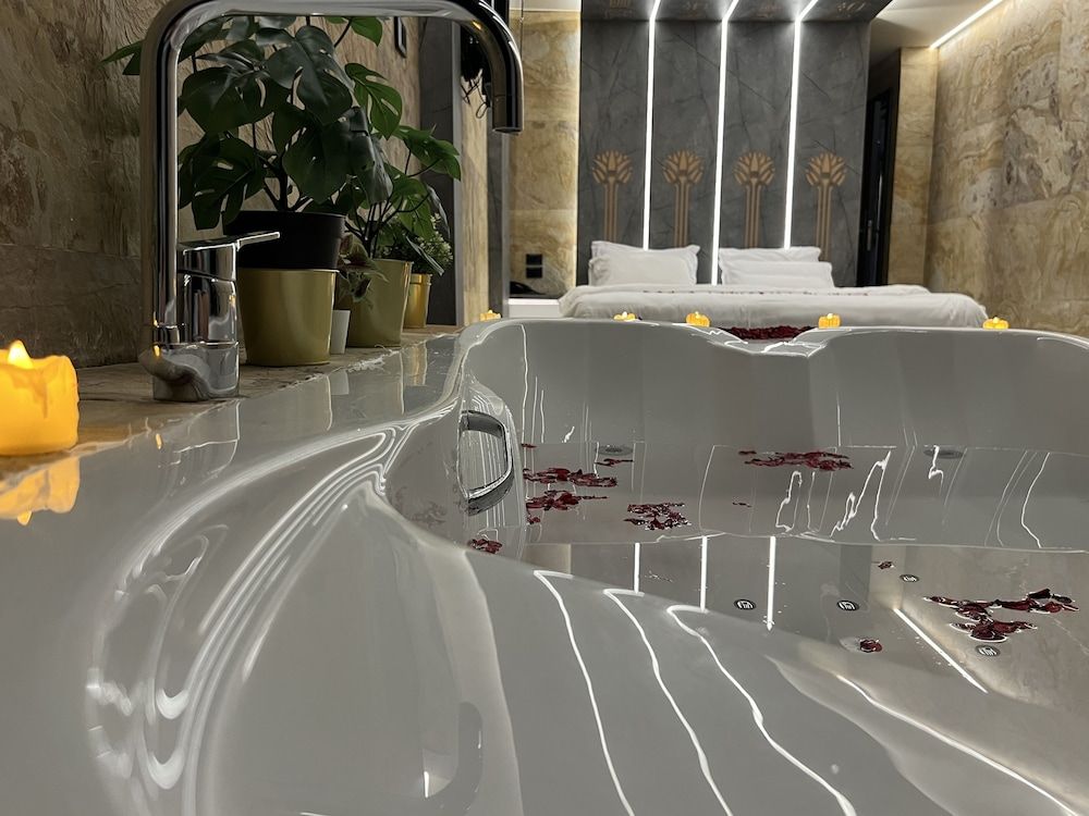 undefined Great Pyramid Inn 2