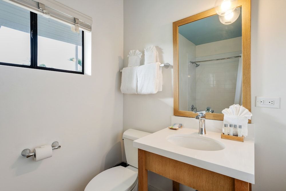 Hadley Resort and Marina Queen Junior Suite 2