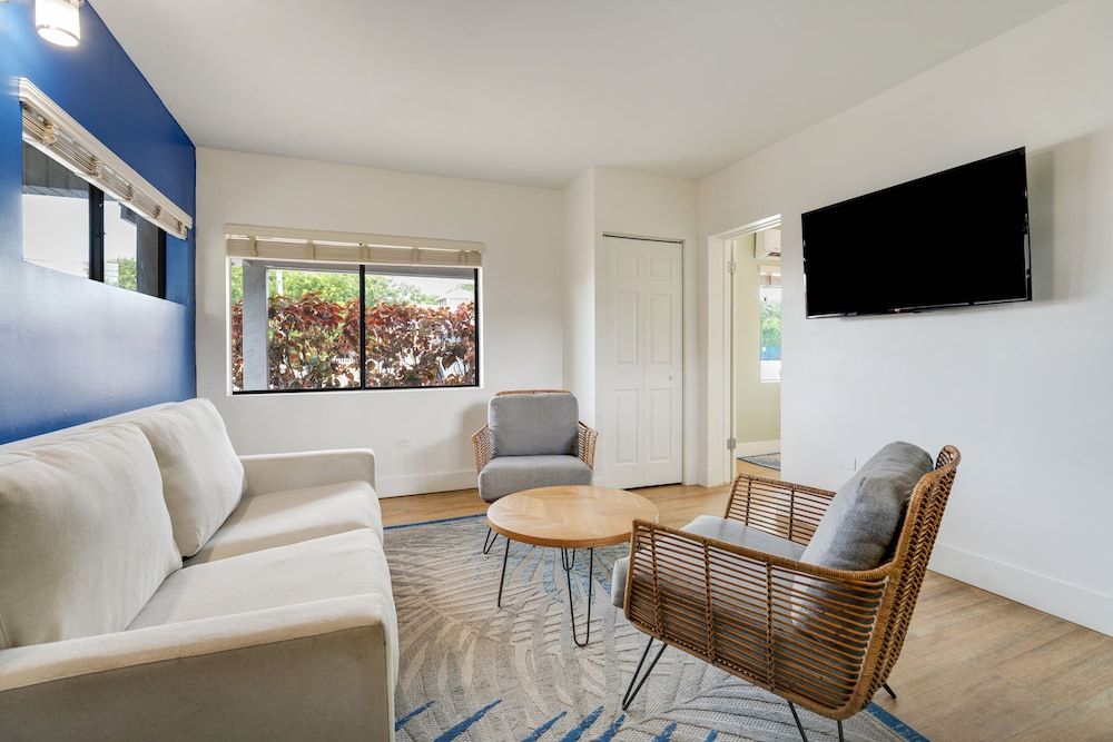 Hadley Resort and Marina Queen Junior Suite 3