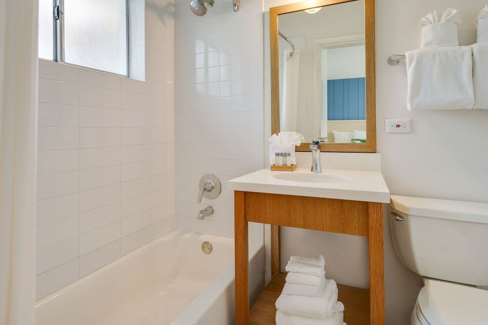 Hadley Resort and Marina Two Queen Deluxe Suite 5