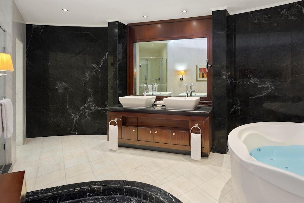 Superior Suite, 1 Bedroom, Club Lounge Access, City View (Palace Suite)