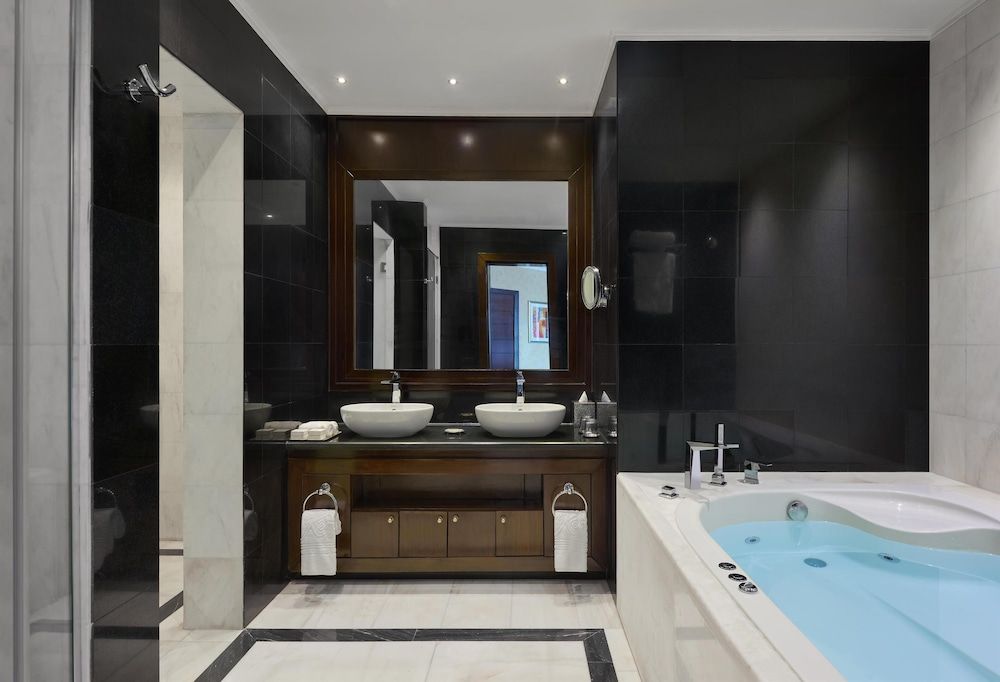 Junior Suite, 1 Bedroom, Club Lounge Access, City View (Maxim Suite)