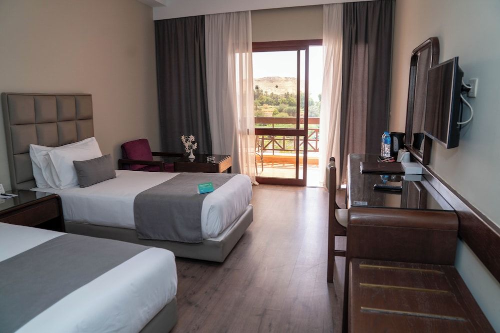 Pyramisa Island Hotel Aswan Standard Single Room, Garden View 2